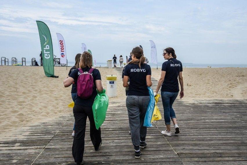 Wspólne sprzątanie plaży z ROBYG 